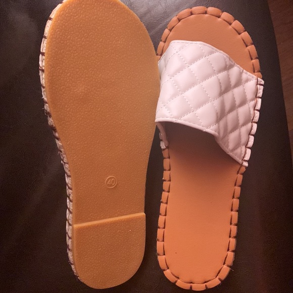 Casual Wear sandals Size 9 in women. Brand New Never have been worn - Picture 2 of 4